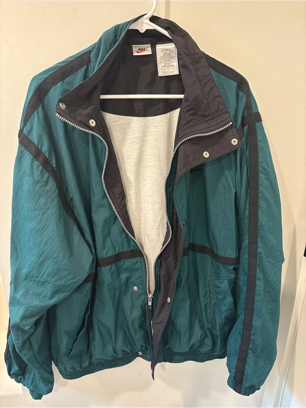 VINTAGE Nike Teal and Black Men's Windbreaker bomber Jacket